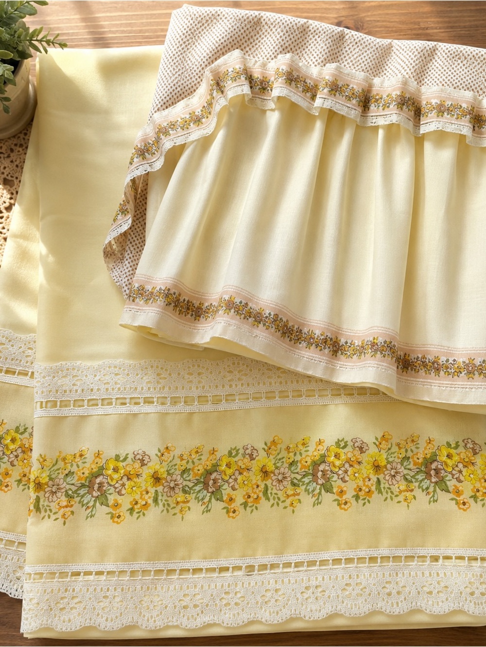 Vintage Happy Windows Nostalgia Victorian Floral Tier Curtains 60x24 Yellow Lace
